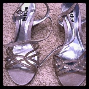 Neutral silver sandal